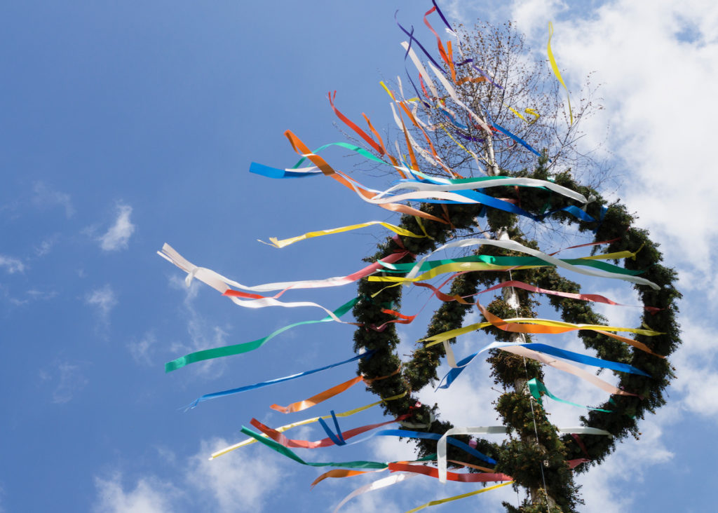 Maibaum setzen - Traditionen und Bräuche