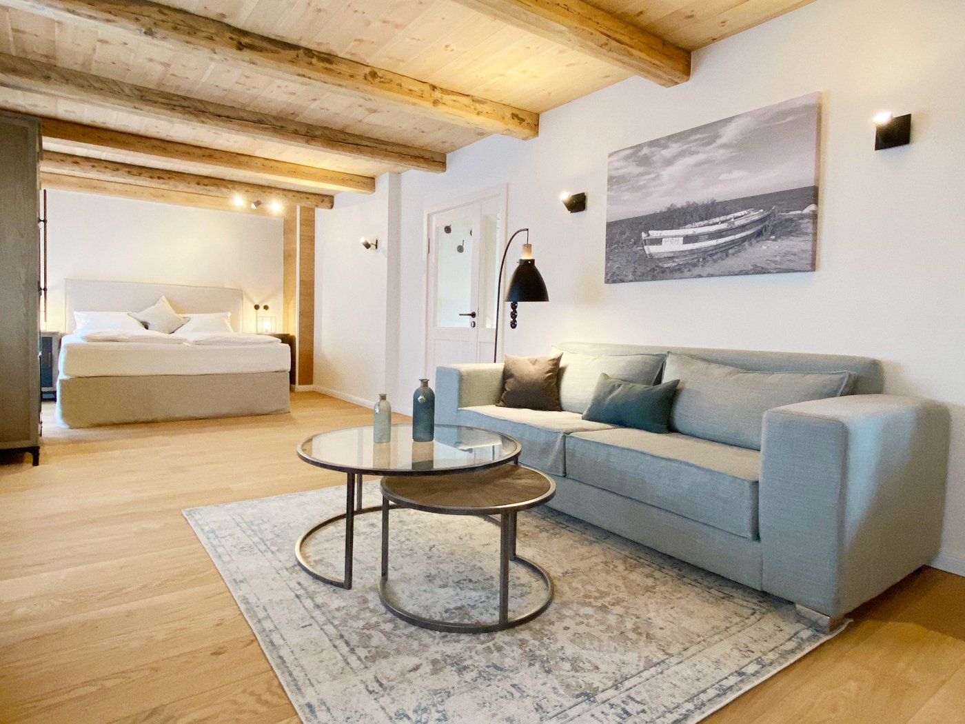 Wohn- und Schlafbereich des Ferienhauses Ostsee Suite in Hohwacht
