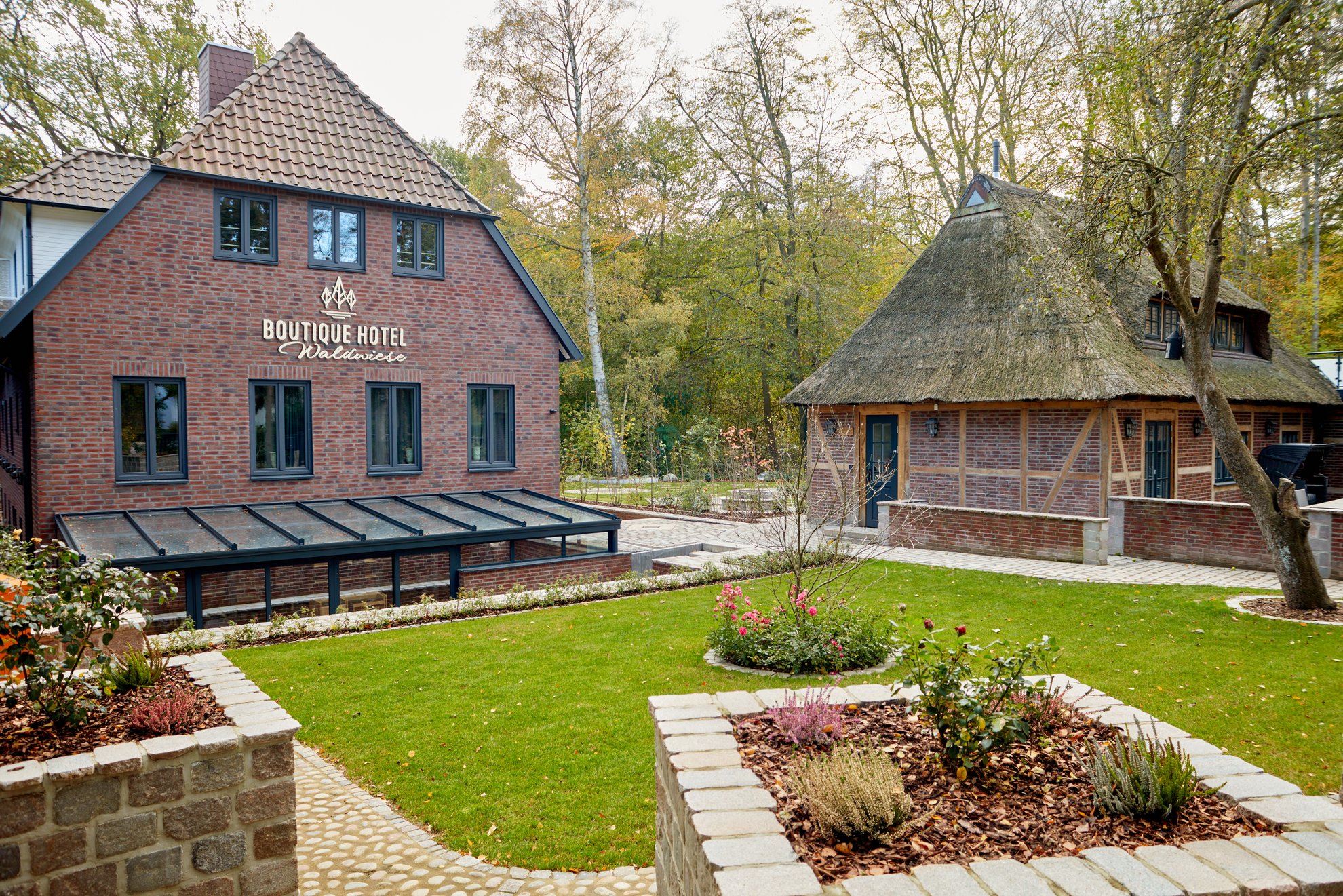 Boutique Hotel Waldwiese Außenansicht mit Garten