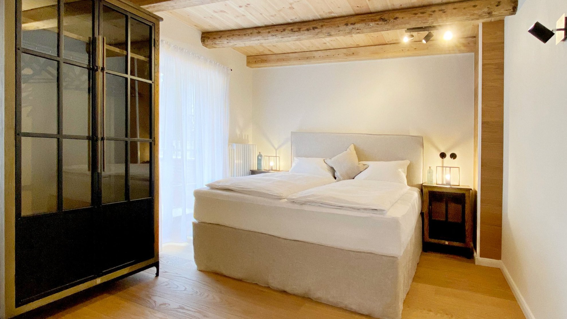 Ostsee-Suite Schlafbereich mit Boxspringbett