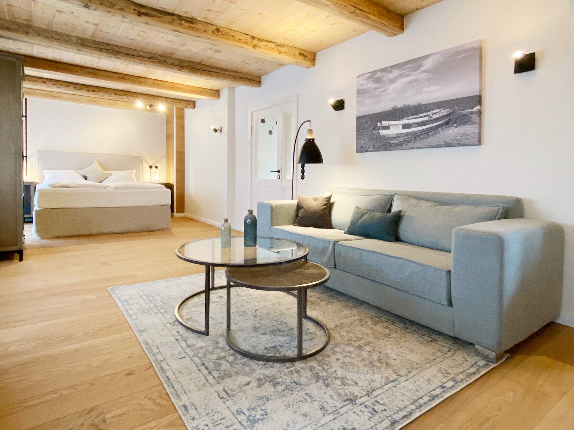 Ostsee-Suite "Flunder" Wohnraum mit Couch