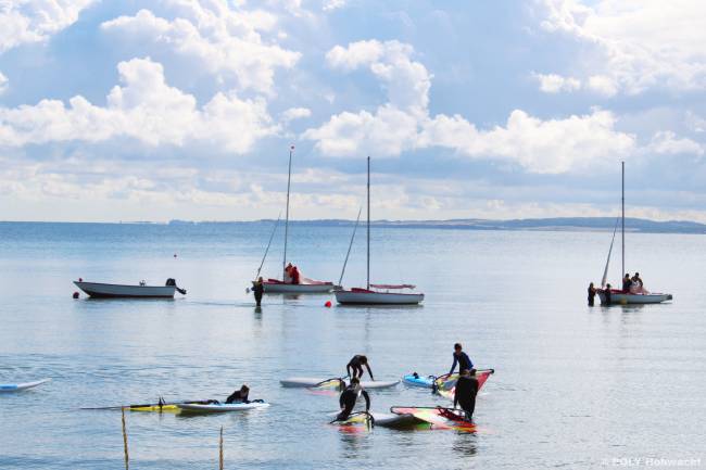 Segelboote & Stand-Up Paddler an der Hohwachter Bucht Segelboote & Windsurfer an der Hohwachter Bucht